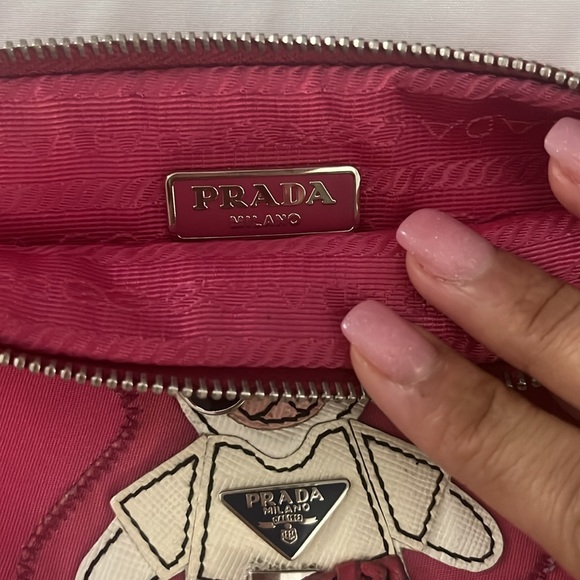 PRADA Ultra rare, limited edition magenta, teddy bear with sunglasses pouch! - Picture 6 of 6